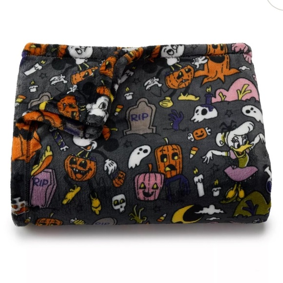 Disney Halloween Themed Fleece Blanket NEW 60x72” Donald Daisy Duck Minnie Mouse - Picture 1 of 5